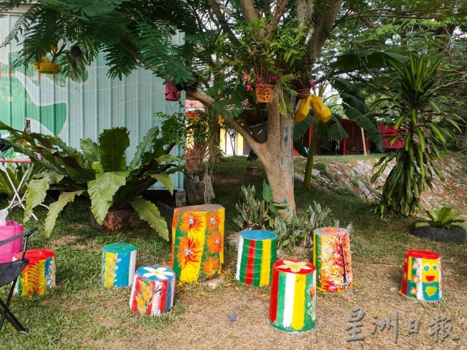 请签发∕封面(大北马)新港居民自发护河美化 银发族的参与让公园生机勃勃