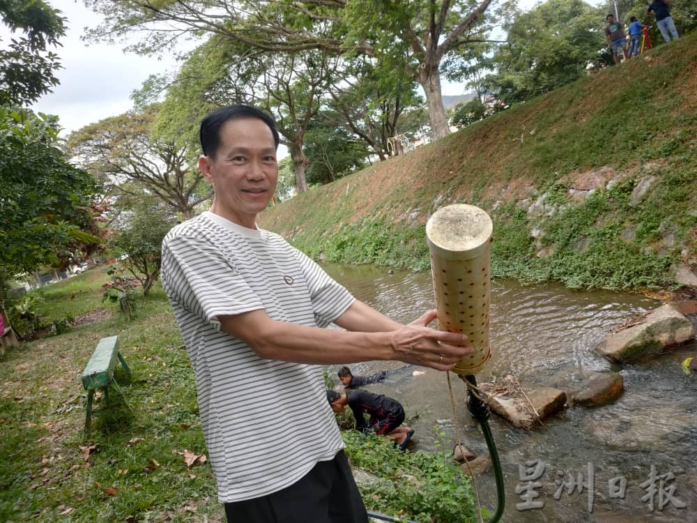 请签发∕封面(大北马)新港居民自发护河美化 银发族的参与让公园生机勃勃