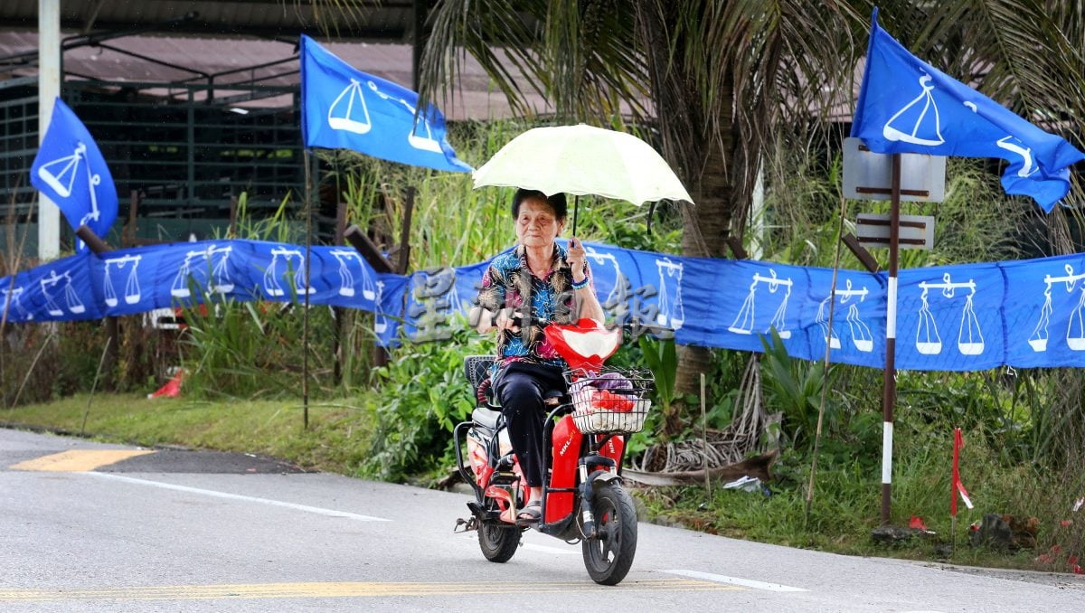 星角摄/亚亦君令旗海飘扬