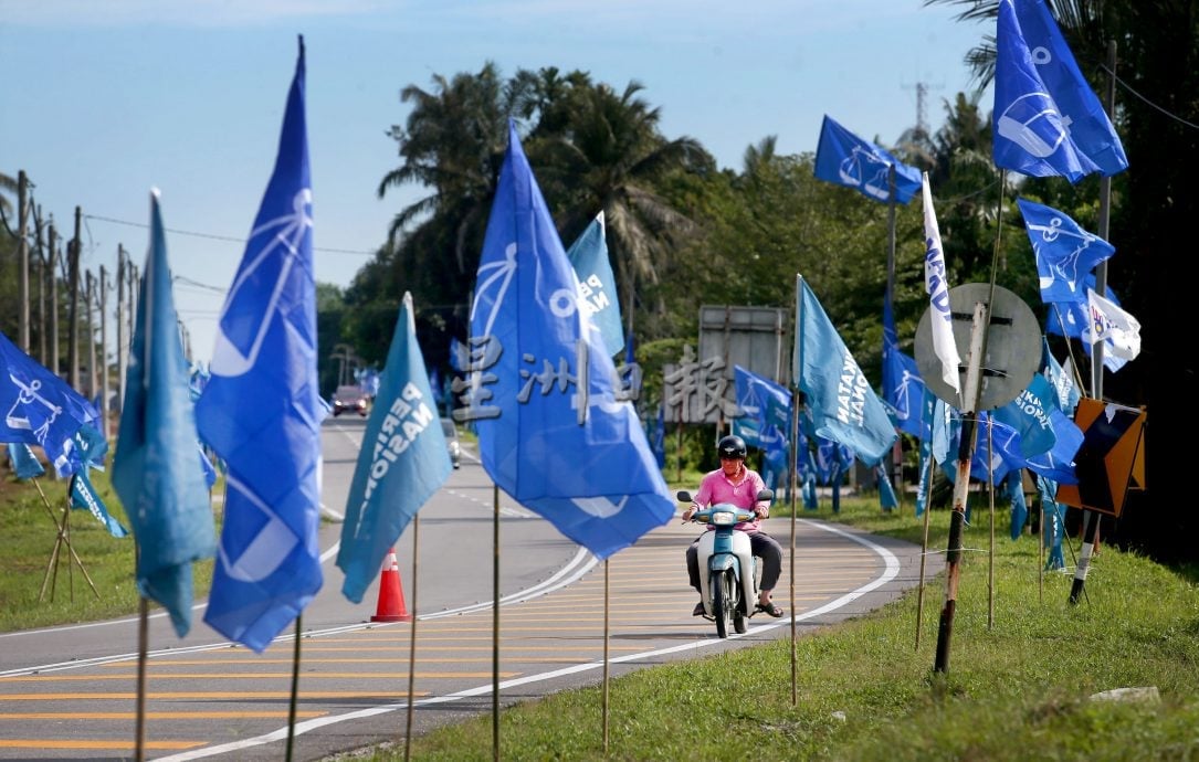 星角摄/亚亦君令旗海飘扬