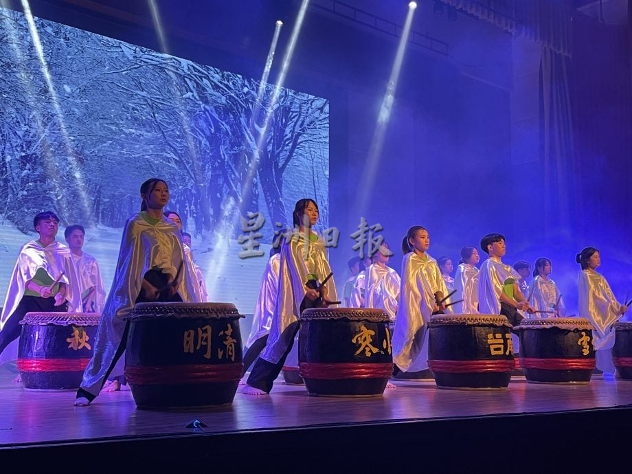 **已签发**柔:工大廿四节铃鼓队第三届公演 《光之旅》融五行元素敲觉醒之鼓