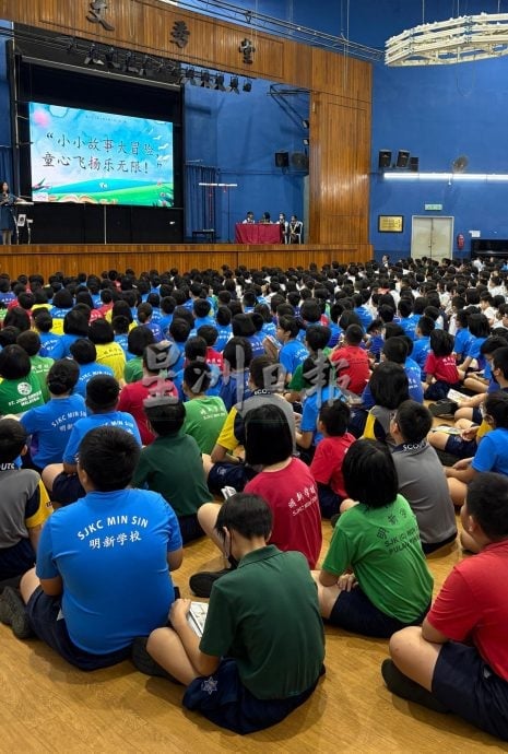 (大北马)由爱心家长组成的明新故事团温馨启航 每周五为孩子播下阅读种子