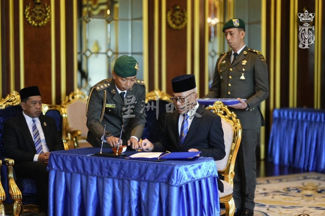 **已签发**柔：第三版假头：摄政王见证  柔佛御林军服务委员会宣誓