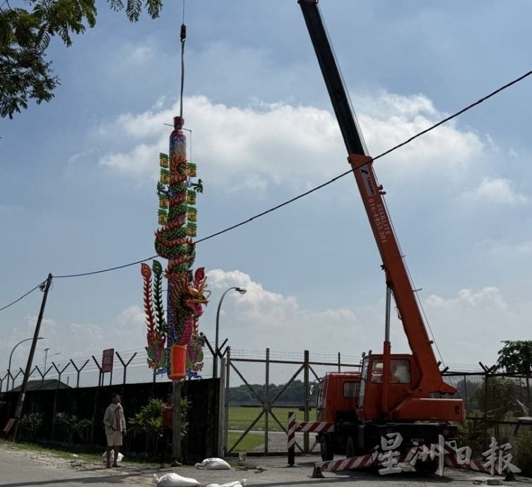 (大北马)北海峇东丁雅村福德祠延续传统巨龙香膜拜神明