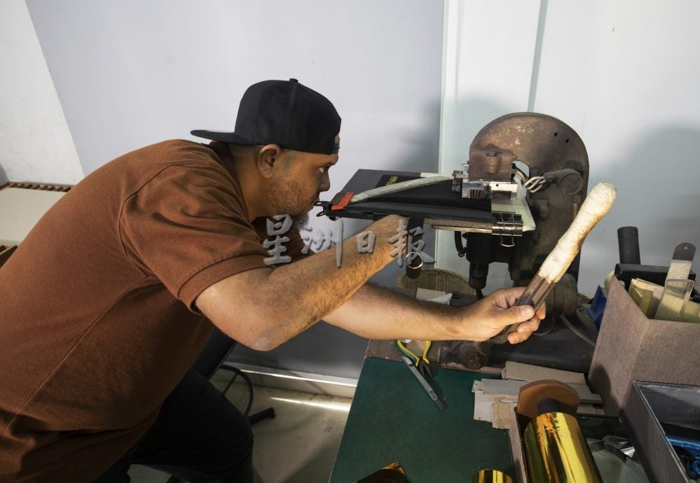 星角摄/手工烫金工艺濒临消失