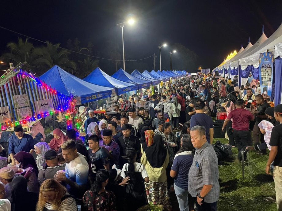 NS芙蓉:加拉魯丁舉辦開齋節開放門戶,有馬來鼓表演,也準備了舞獅及印度鼓