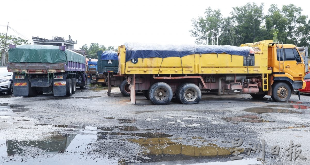 流氓罗里司机越发猖狂·揪众围堵执法交局执法人员