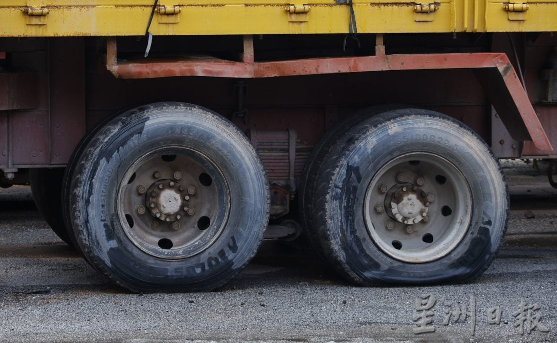 流氓罗里司机越发猖狂·揪众围堵执法交局执法人员