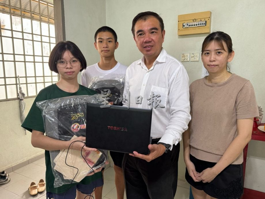 单亲妈妈自制手作香皂撑起家庭生计。