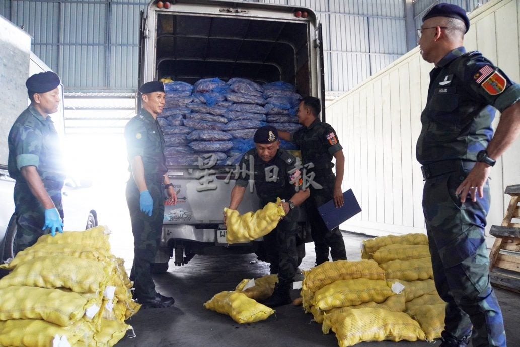 私枭“蚂蚁搬家”用小卡车走私到泰,PGA捣破行动起逾40公吨鸡脚鸡肝