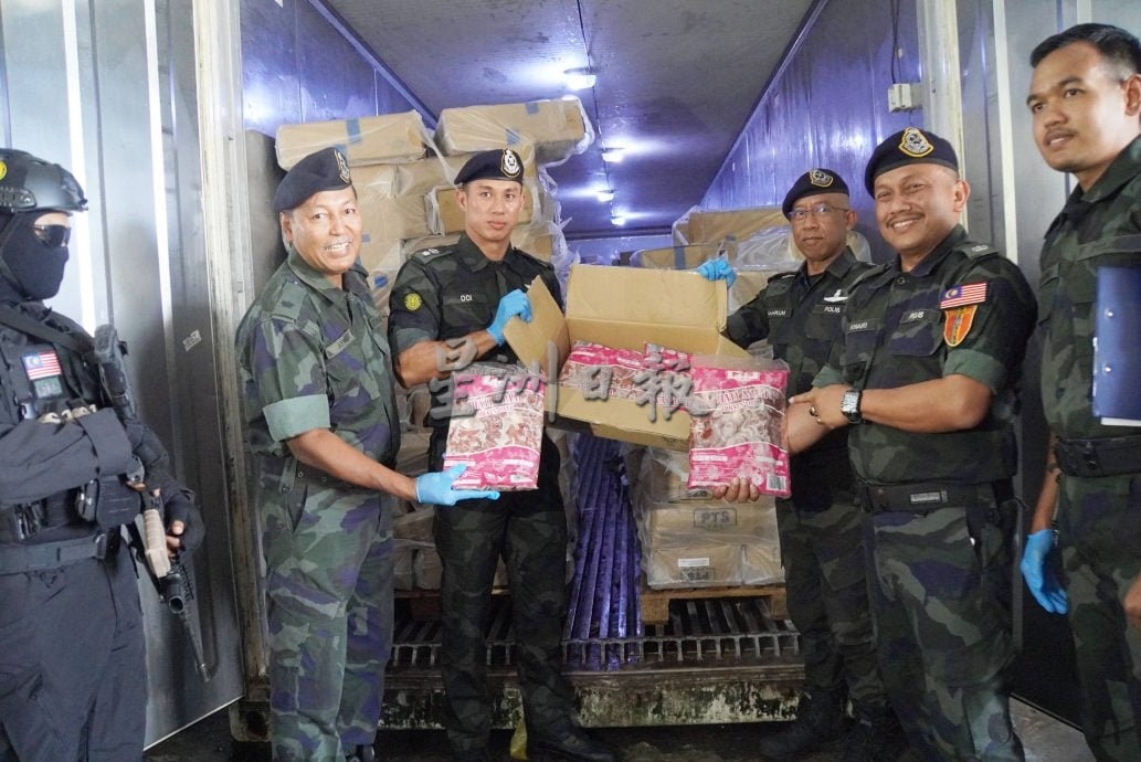 私枭“蚂蚁搬家”用小卡车走私到泰,PGA捣破行动起逾40公吨鸡脚鸡肝