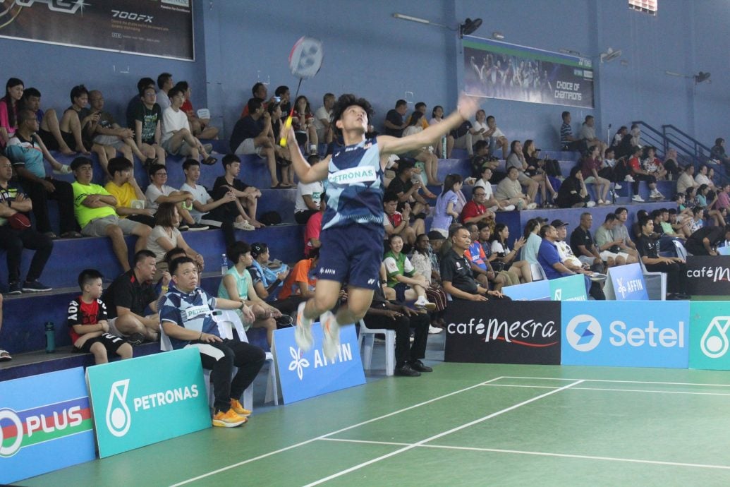 U18全国羽球赛 江伟翔晋男单4强