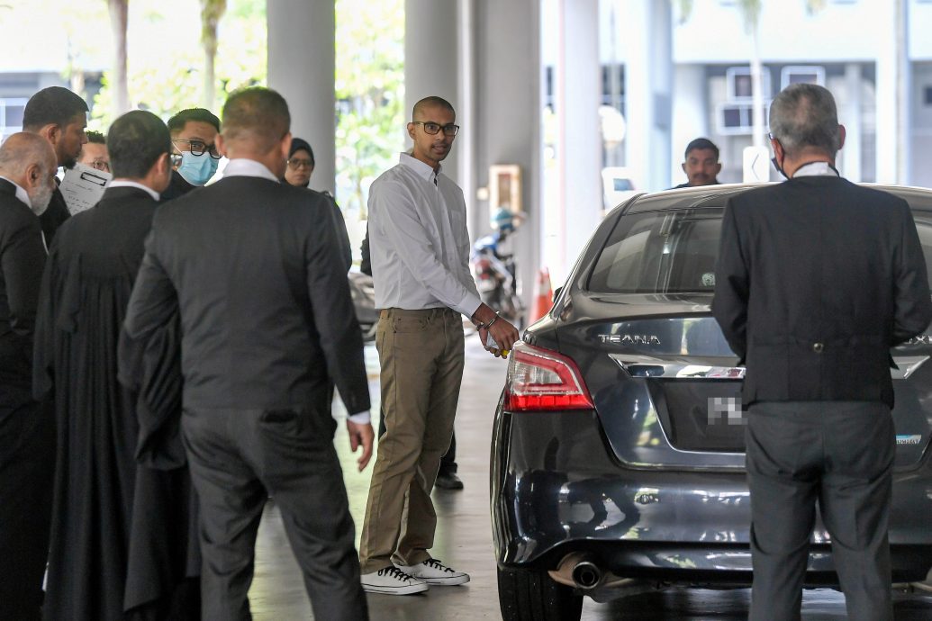 YUSOFF RAWTHER GAGAL BUKA PINTU KERETA SEMASA SERBUAN - SAKSI