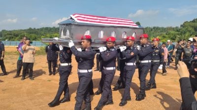 视频 FRU罗里车祸|警员阿克玛终于“回家”了  警方仪仗队送最后一程