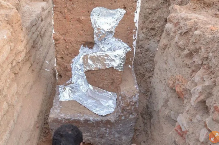 1000年前盘坐人骨出土　博物馆无法收藏原因好荒谬