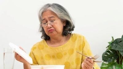 郑惠蔙 / 喉咙卡卡 老咳一声？ 长者反复清喉咙10大原因