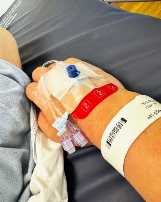 1月自揭患上肾衰竭 王喜再独自入院动手术