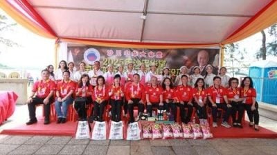龙舟赛摊位摆设裹粽赛 必打丹福州十邑 永春会馆夺冠