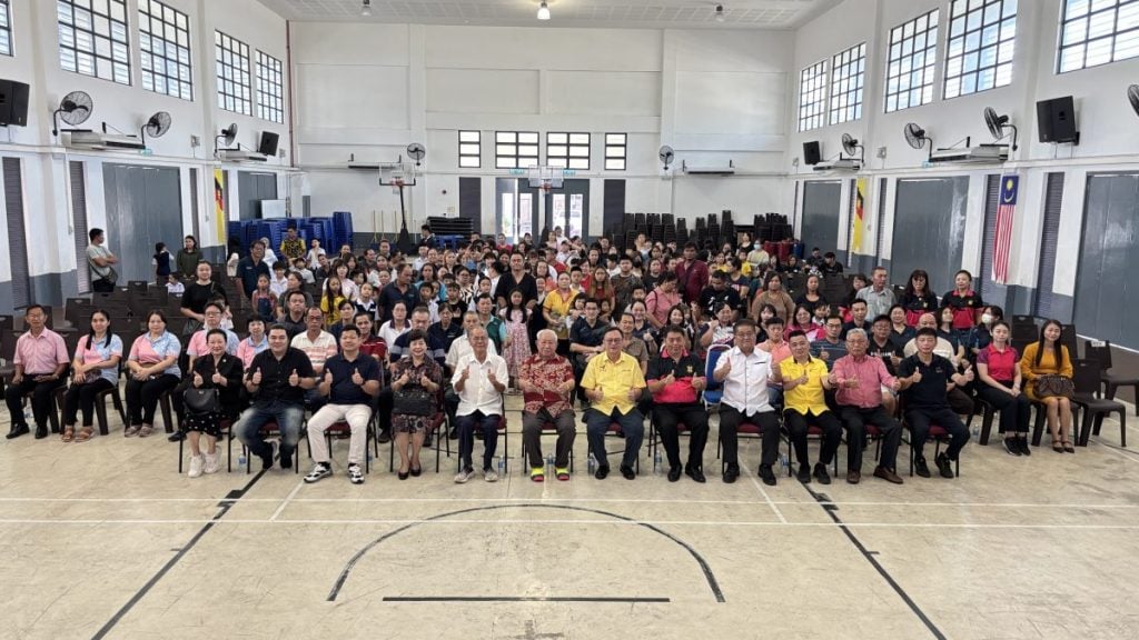 校园送暖凝聚爱心 . 苏子灿：教育是民族希望