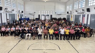 校园送暖凝聚爱心 . 苏子灿：教育是民族希望