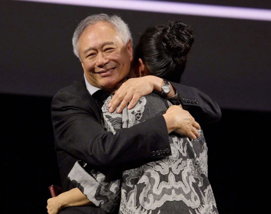 25年后等到李安的拥抱 章子怡:这就是爱