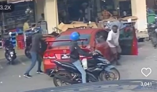 2匪当街玃夺金链/警方已锁定在逃同党的身份