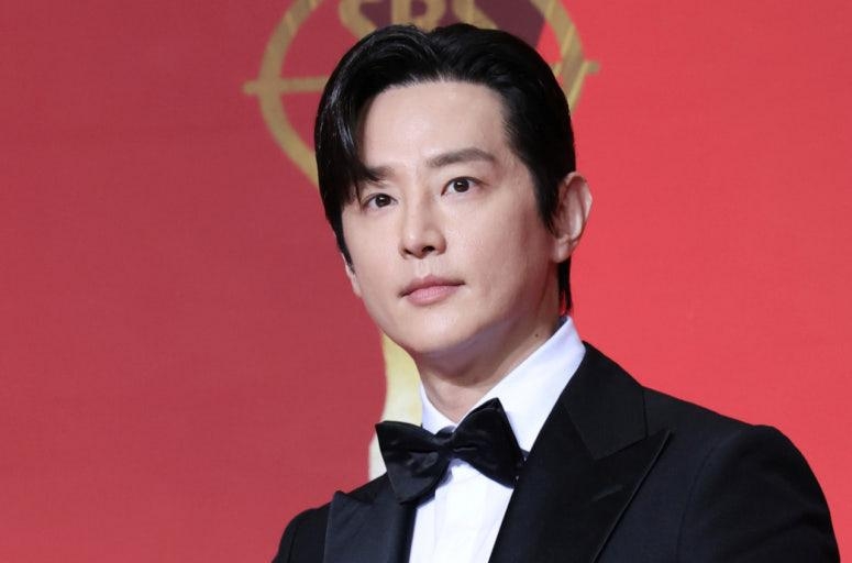 42岁权律524娶圈外女友 婚礼将低调进行