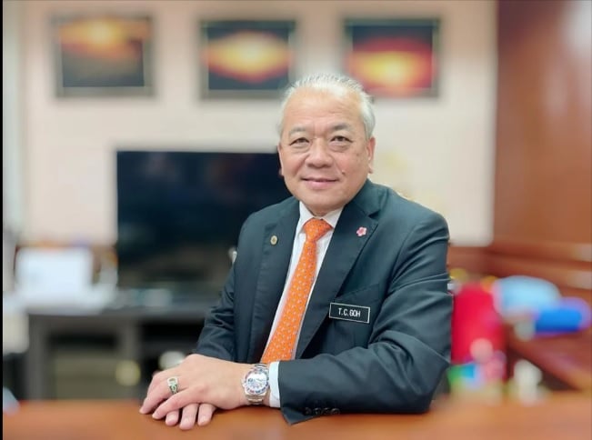 4位华团领袖祝贺常青集团50周年庆