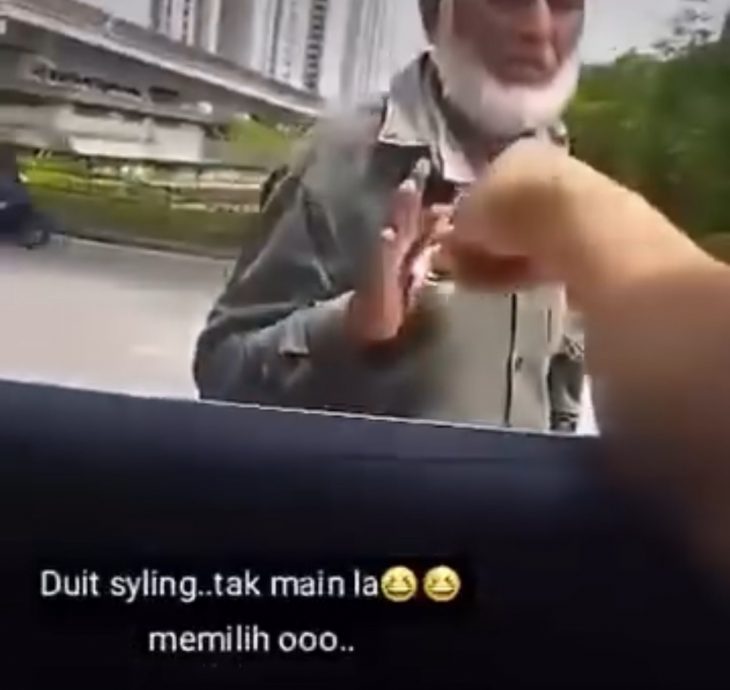 4枚共1令吉当施舍 行乞男子拒收硬币