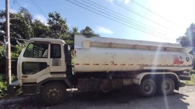 建山路截查油槽车 揭非法运输2万公升柴油
