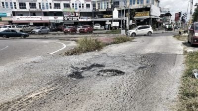 民兴妇：贴膏药没多久又塌陷 必打丹一路洞10年修不好