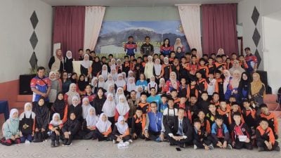 沙大办教育工作坊 2国小地震模拟演练