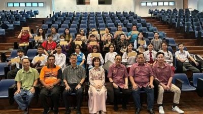 江福生校友回馈母校基金　庇中15学生获助学金