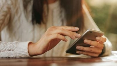 电话面试遇奇葩规定   女子秒挂线喊“老板疯了”