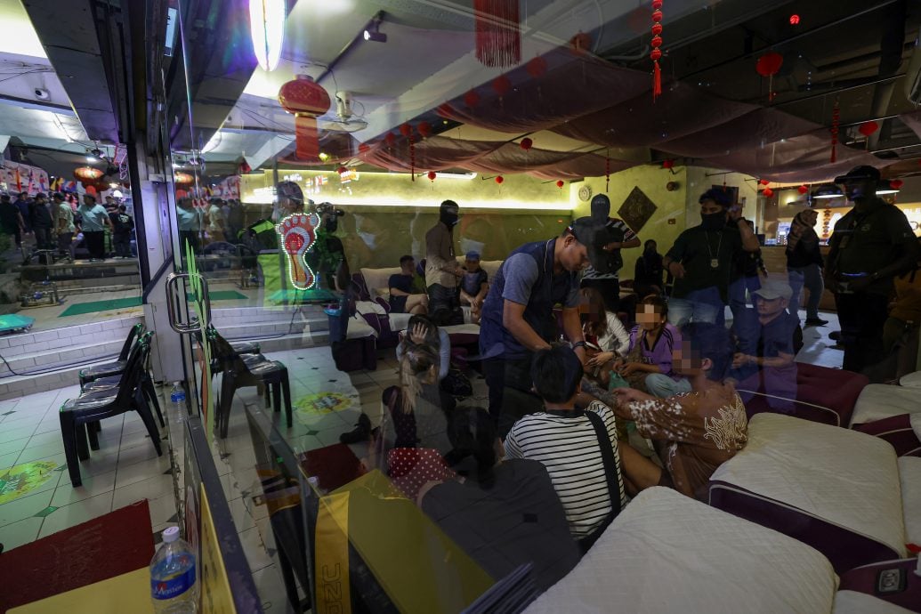 64名非法外劳在取缔行动中落网 2移民局官员因公受伤