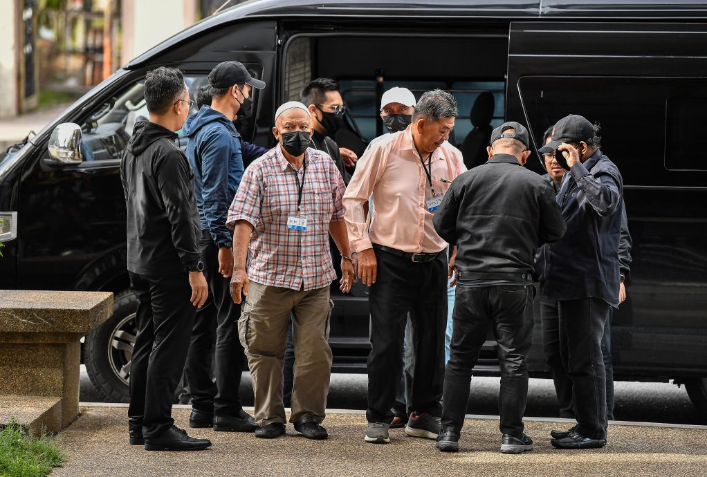 6男子被罚款500至2000