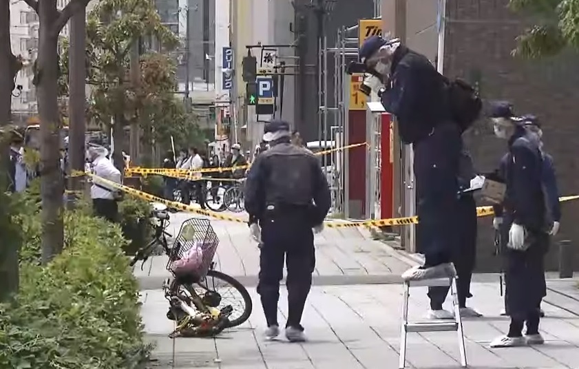 70岁老翁高楼坠落 男子骑脚车经过惨遭砸死