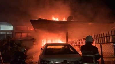 檳城愛蓮玉花園排屋失火　73歲老翁及時獲救