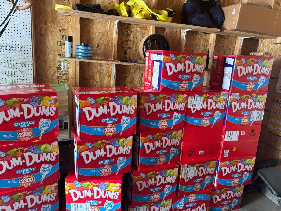 8岁男童用手机偷订“7万支棒棒糖” 母崩溃求助