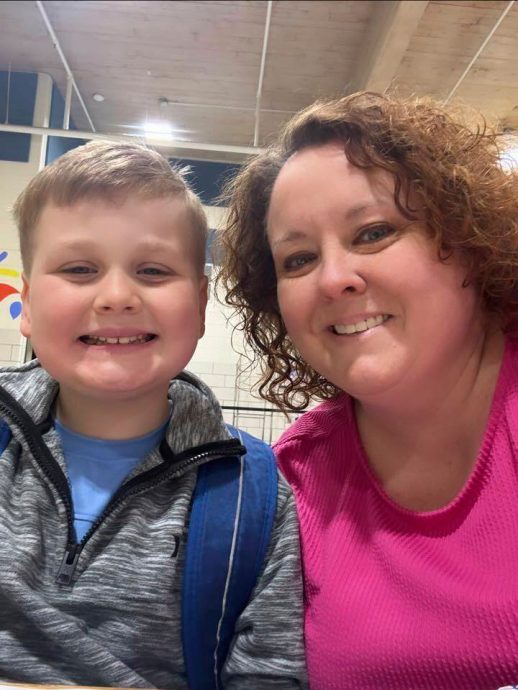 8岁男童用手机偷订“7万支棒棒糖” 母崩溃求助