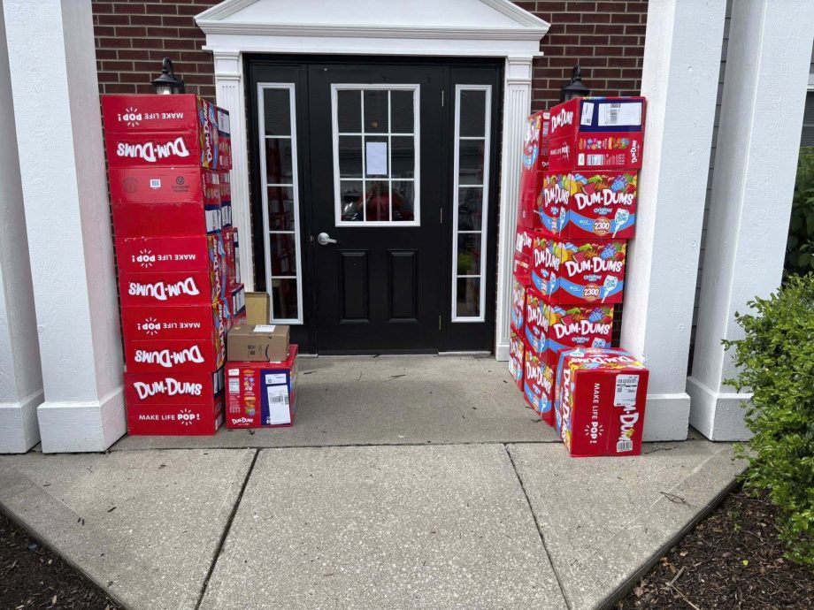 8岁男童用手机偷订“7万支棒棒糖” 母崩溃求助