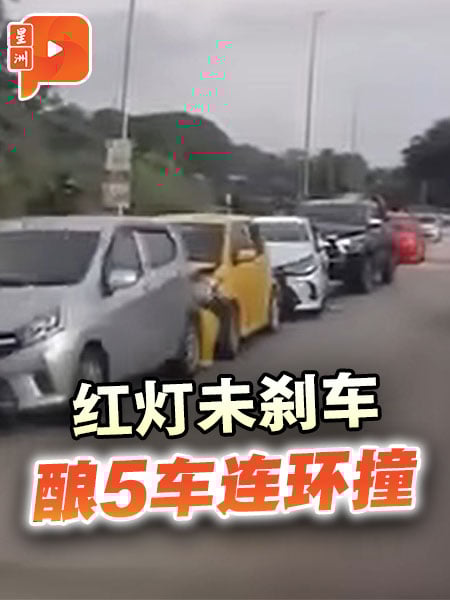 红灯未刹车 酿5车连环撞