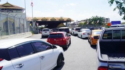 泰TDAC启动首日移民官站岗协助   泰南入境处顺畅