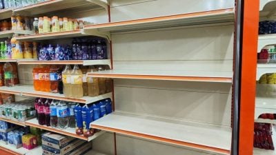 新山县制水10万用户受影响 部分民众抢购矿泉水
