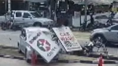 老司机连撞2摩托车 送院骑士宣告不治