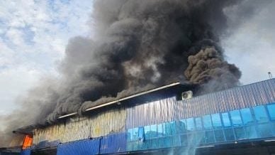 灵市一冷气仓库起火 60%面积被烧毁 幸无人命伤亡