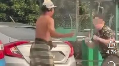 收费站变擂台！ “马来武士”vs“黄飞鸿” 街头比武1分钟