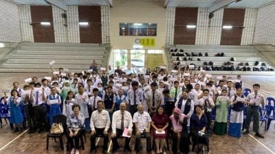 神山基金局颁助学金 善导100清贫生受惠