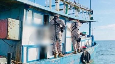巡逻时发现无牌渔船捕捞 海事执法机构扣渔船逮黑民