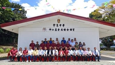 以神山基金局冠名 笃中综合课室开幕